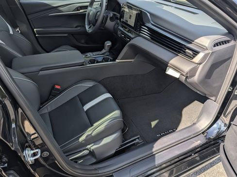 Used 2025 Toyota Camry SE image 12