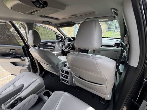 Used 2019 Honda Pilot Touring image 33