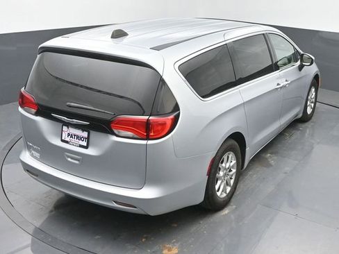 Used 2023 Chrysler Voyager LX FWD image 33