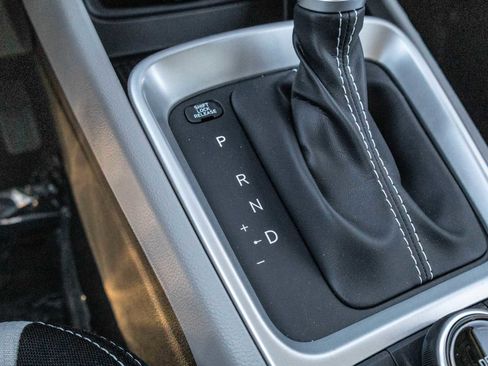 Used 2025 Hyundai Venue SEL image 22