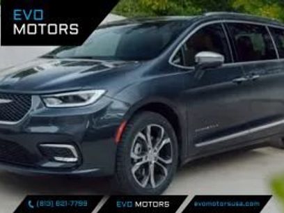 Used 2023 Chrysler Pacifica Touring-L