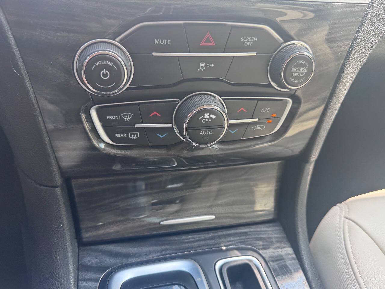 Used 2019 Chrysler 300 Touring L w/ Quick Order Package 22F RWD image 22