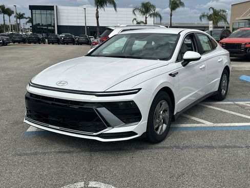 New 2026 Hyundai Sonata SE FWD image 2