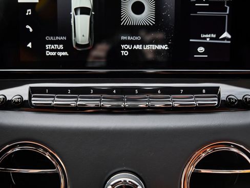 Used 2025 Rolls-Royce Cullinan AWD/4WD image 84