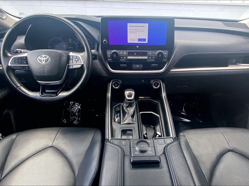 Used 2024 Toyota Grand Highlander AWD image 19