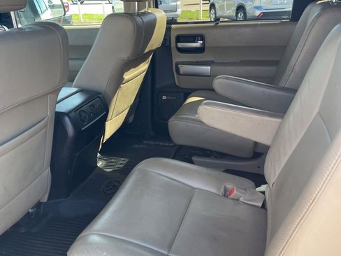 Used 2019 Toyota Sequoia Limited w/ Safety & Convenience Package image 15