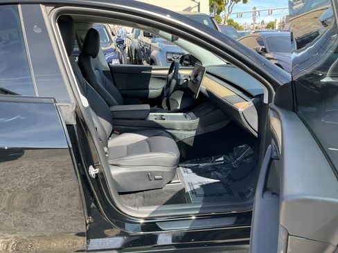 Used 2023 Tesla Model Y Long Range image 69