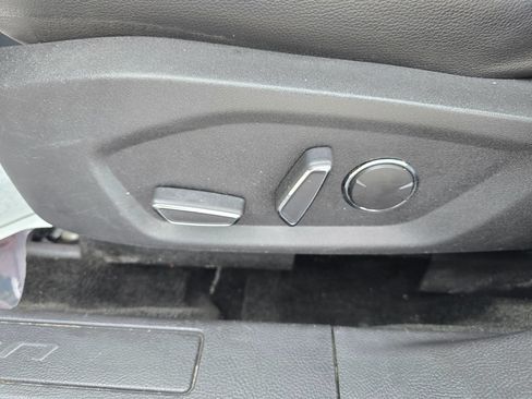 Used 2016 Ford Fusion SE w/ Equipment Group 202A FWD image 10