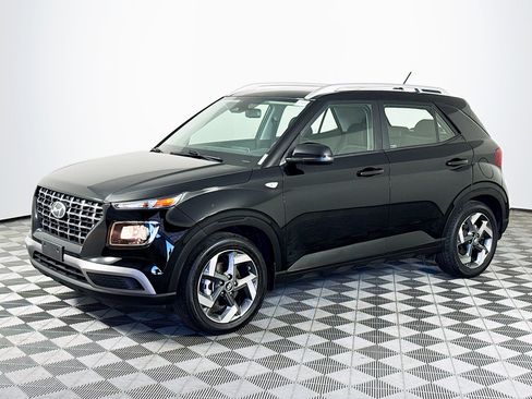 Used 2024 Hyundai Venue SEL FWD image 4