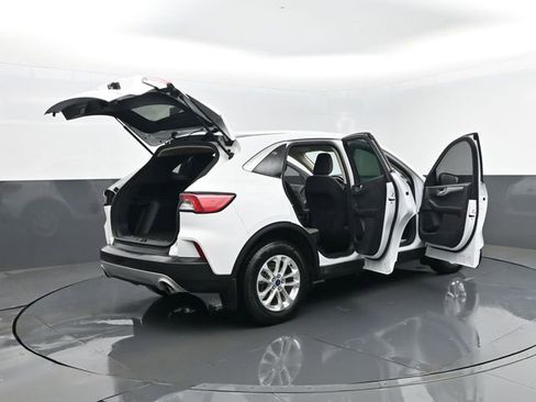 Used 2020 Ford Escape SE image 29