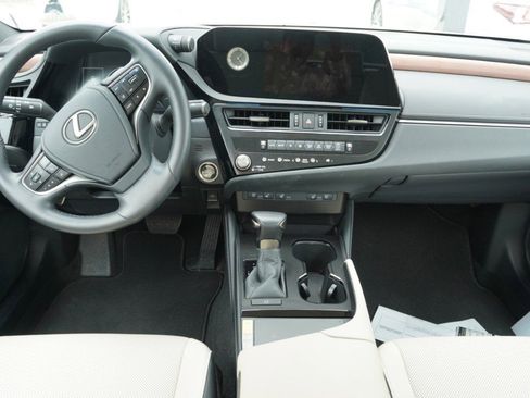 Used 2025 Lexus ES 350 w/ Premium Package FWD image 12
