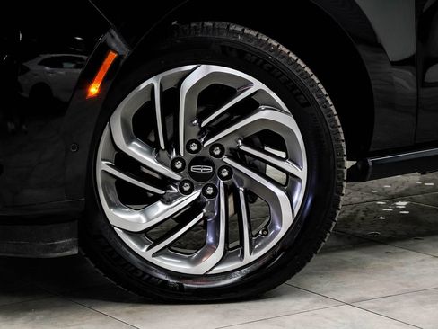 Used 2025 Lincoln Navigator Reserve AWD/4WD image 3