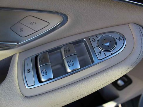 Used 2018 Mercedes-Benz C 300 Sedan image 12