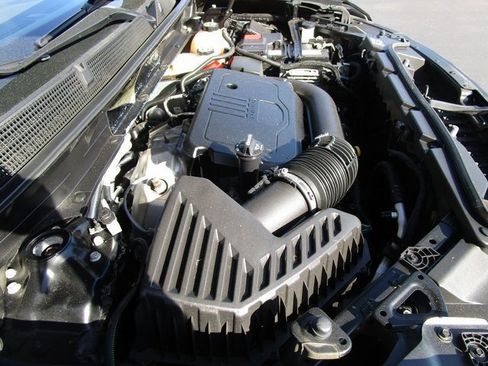 Used 2023 GMC Acadia SLT image 12