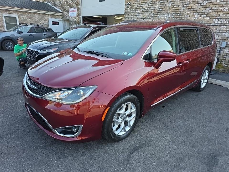 Used 2020 Chrysler Pacifica Touring-L Plus w/ Tire & Wheel Group FWD image 1