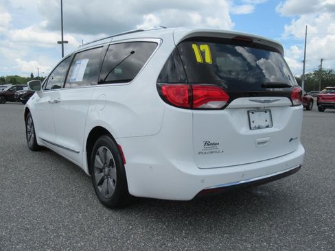 Used 2017 Chrysler Pacifica Platinum FWD image 5