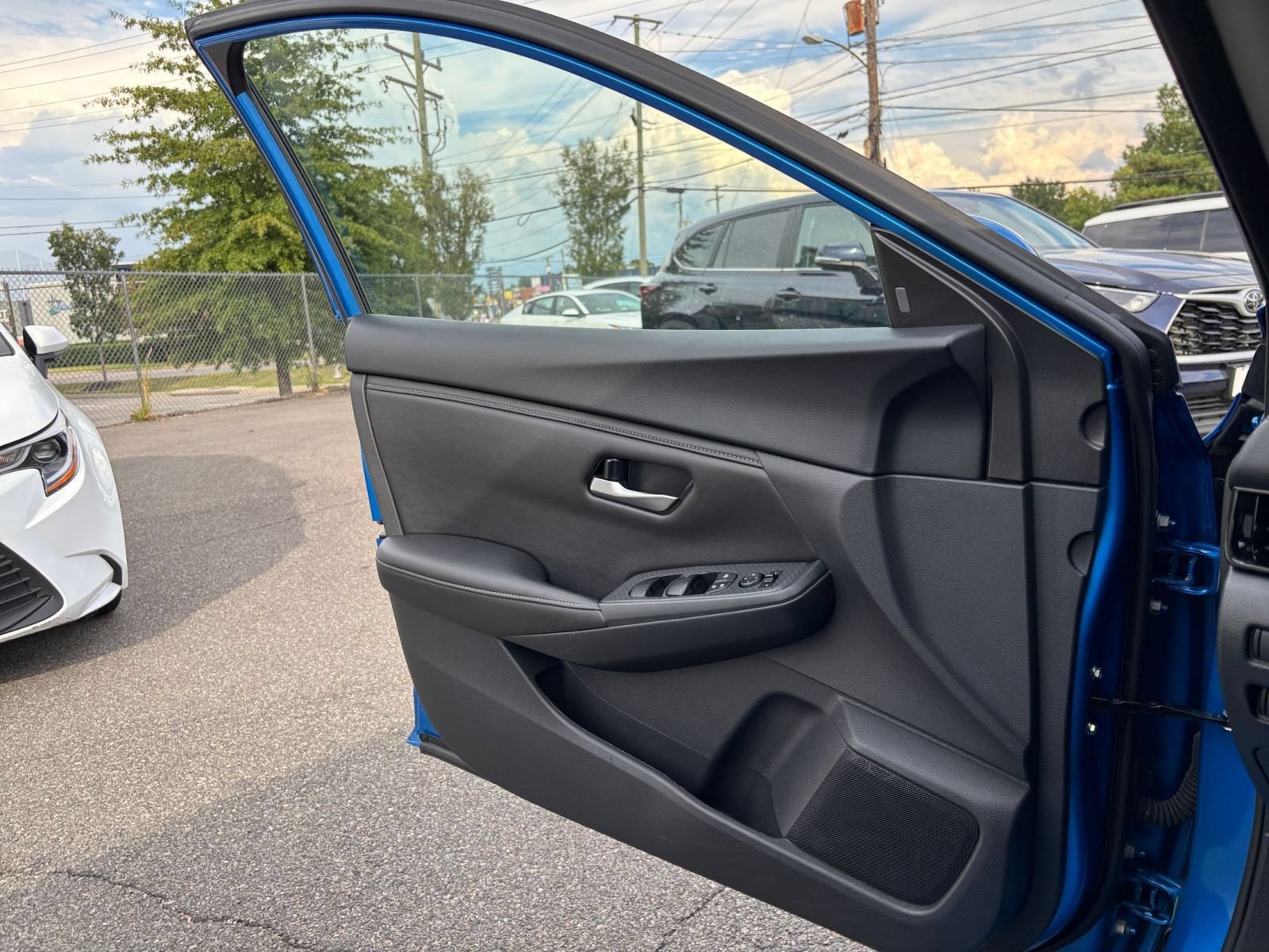 Used 2025 Nissan Sentra SV FWD image 18