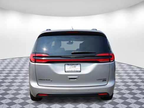Used 2021 Chrysler Pacifica Limited w/ S Appearance Package image 6