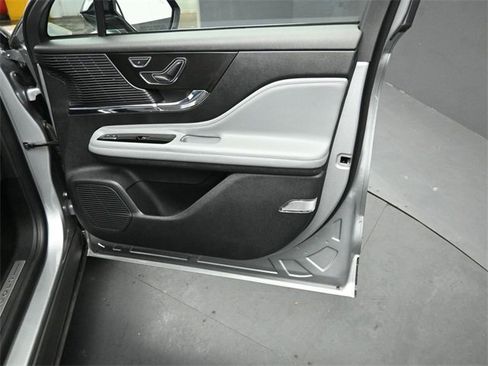 Certified 2022 Lincoln Corsair AWD w/ Equipment Group 101A image 33