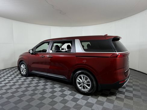 Used 2024 Kia Carnival LX image 3