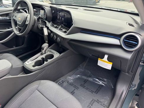 New 2026 Chevrolet Trax LS w/ LS Convenience Package FWD image 6