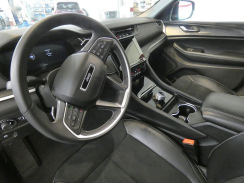 Used 2024 Jeep Grand Cherokee Altitude AWD/4WD image 8