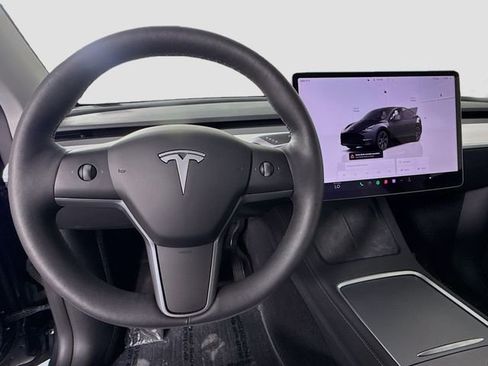 Used 2024 Tesla Model Y Long Range AWD/4WD image 12