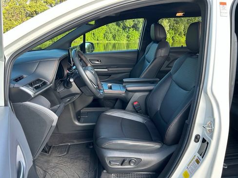 Used 2024 Toyota Sienna XSE FWD image 16