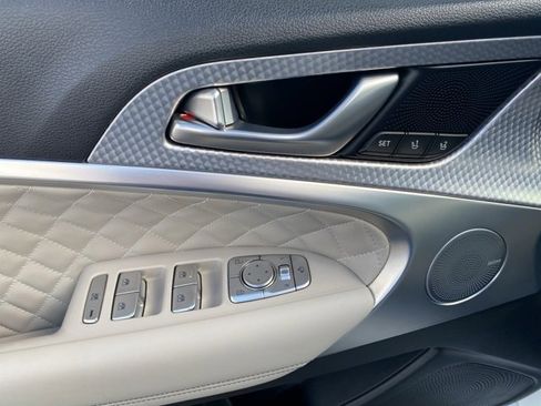 Used 2022 Genesis G70 3.3T image 10