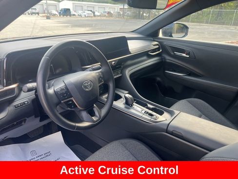 Used 2023 Toyota Crown XLE image 9