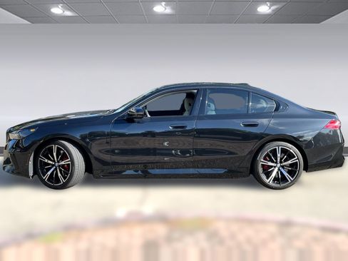 Used 2025 BMW 550e xDrive w/ Premium Package AWD/4WD image 2