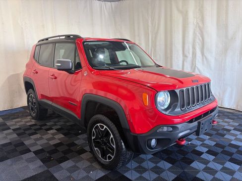 Used 2017 Jeep Renegade Trailhawk AWD/4WD image 3
