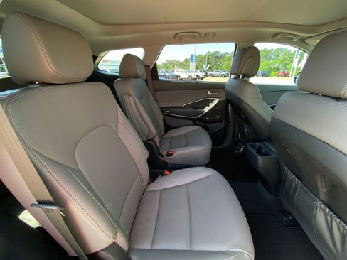 Used 2019 Hyundai Santa Fe XL image 29