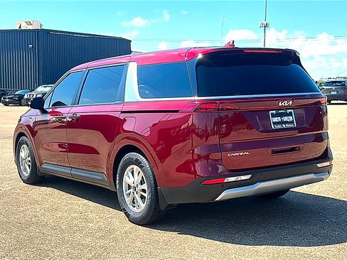 Used 2024 Kia Carnival LX image 6