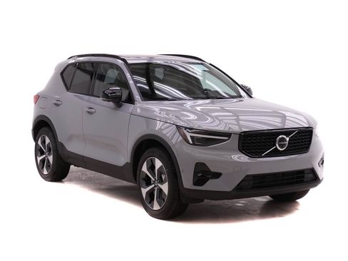 New 2026 Volvo XC40 B5 Plus w/ Protection Package Premier image 2