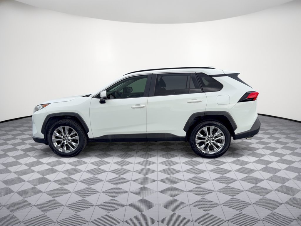Used 2019 Toyota RAV4 XLE Premium FWD image 2