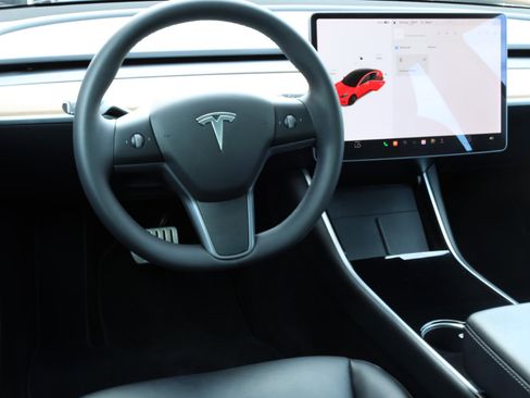 Used 2020 Tesla Model 3 Performance image 3