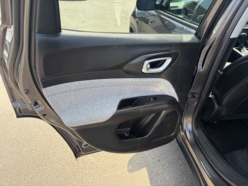 Used 2022 Jeep Compass Latitude image 19