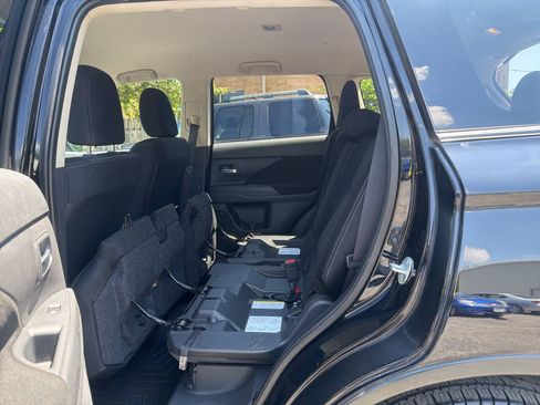 Used 2016 Mitsubishi Outlander SE FWD image 24