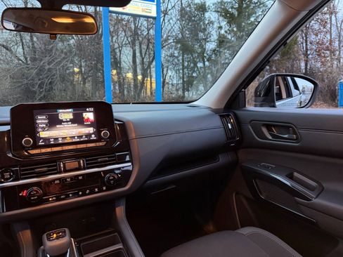 Used 2025 Nissan Pathfinder SV image 37