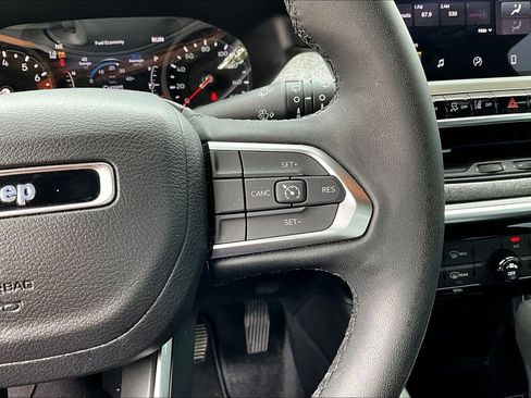 Used 2024 Jeep Compass Latitude AWD/4WD image 13