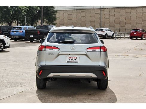 Used 2022 Toyota Corolla Cross LE w/ Moonroof Package FWD image 4