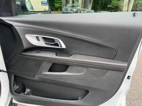 Used 2017 Chevrolet Equinox LS FWD image 33