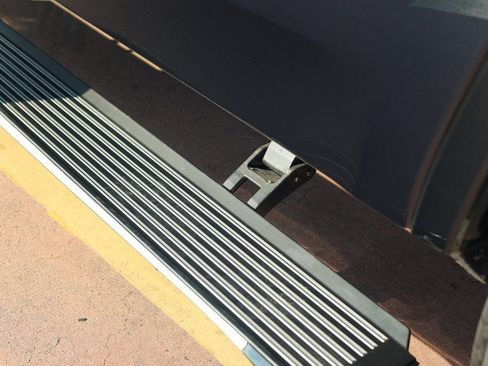 Used 2023 Jeep Grand Wagoneer Series II image 11