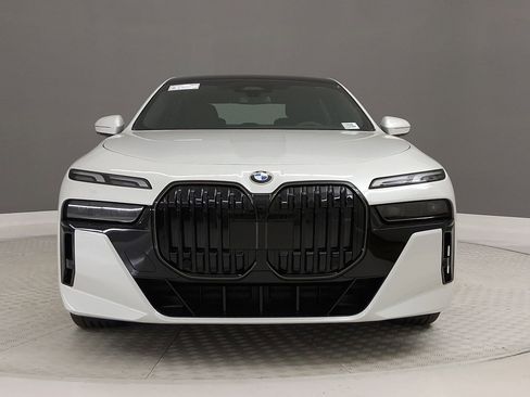 New 2026 BMW 740i w/ Premium Package image 4