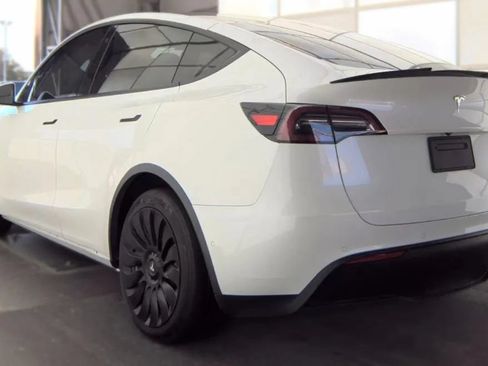 Used 2021 Tesla Model Y Long Range AWD/4WD image 4