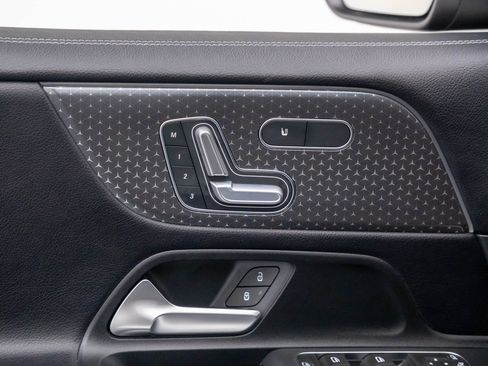 New 2025 Mercedes-Benz GLB 250 4MATIC image 16