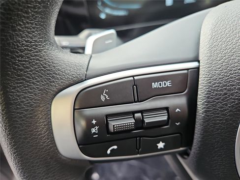 Certified 2025 Kia Sportage LX image 17