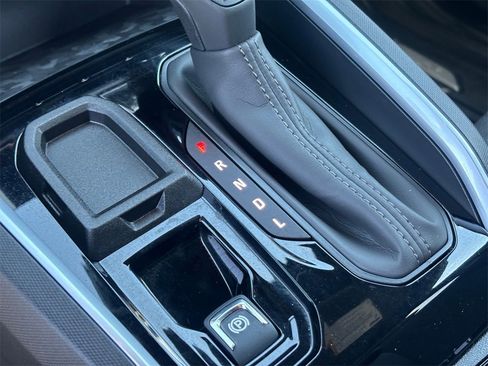 Used 2024 Chevrolet Colorado W/T w/ Technology Package image 19