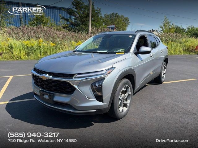 Used 2025 Chevrolet Trax LT w/ Driver Confidence Package FWD image 1